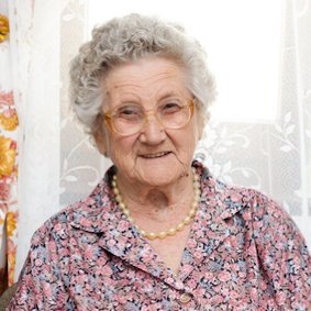 Zufriedene Kundin stundenweisen Seniorenbetreuung Frau Ingeborg Grothe.