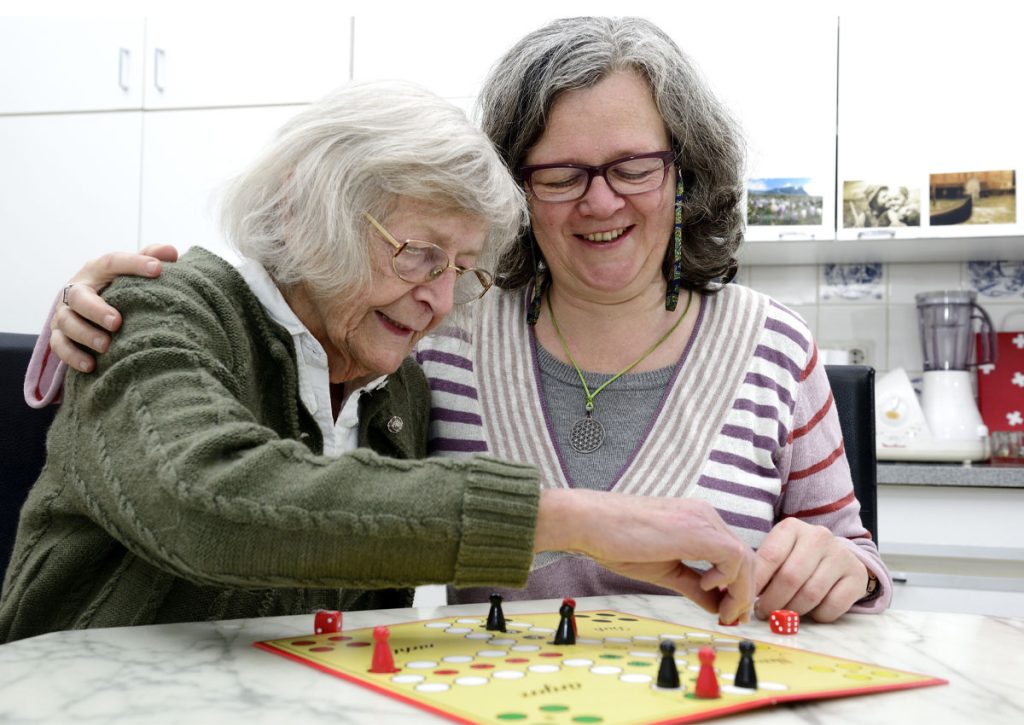 Demenzbetreuung für Senioren: Erklärung und Beantragung