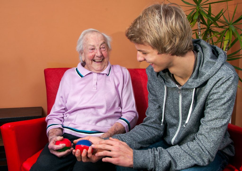 Demenzbegleitung für Senioren: Erklärung und Beantragung