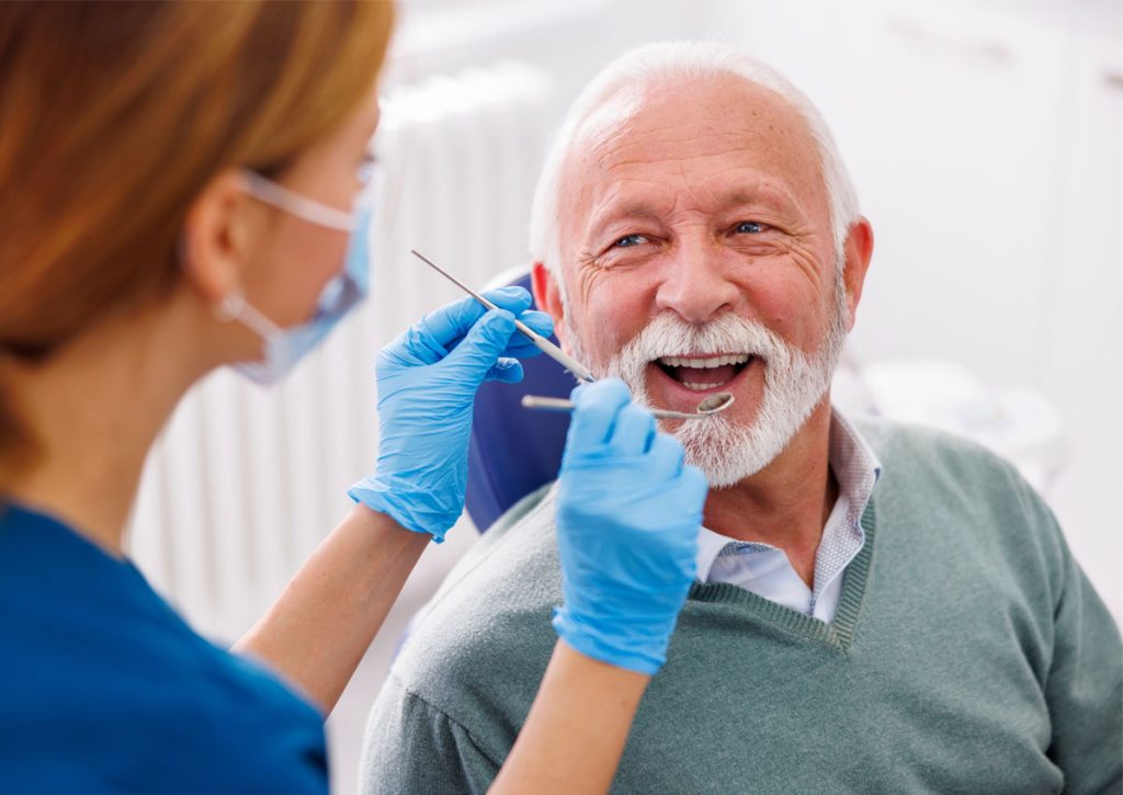 Eingewöhnungsphase bei einer neuen Zahnprothese